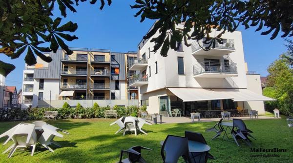 Très bel appartement sénior 2 pièces avec sa terrasse et son parking privé en sous-sol