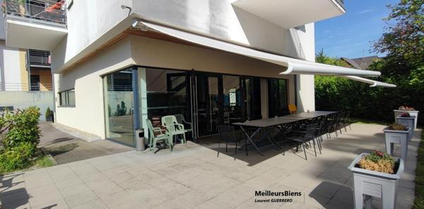 Très bel appartement sénior 2 pièces avec sa terrasse et son parking privé en sous-sol