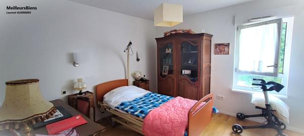 Très bel appartement sénior 2 pièces avec sa terrasse et son parking privé en sous-sol