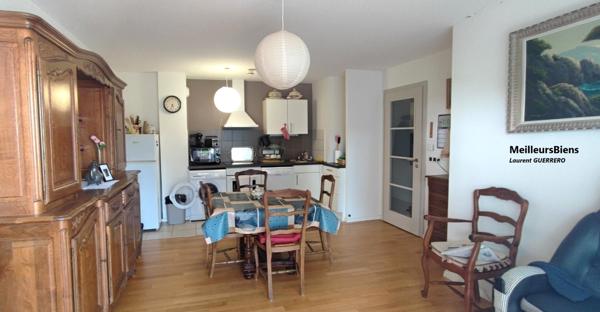 Très bel appartement sénior 2 pièces avec sa terrasse et son parking privé en sous-sol