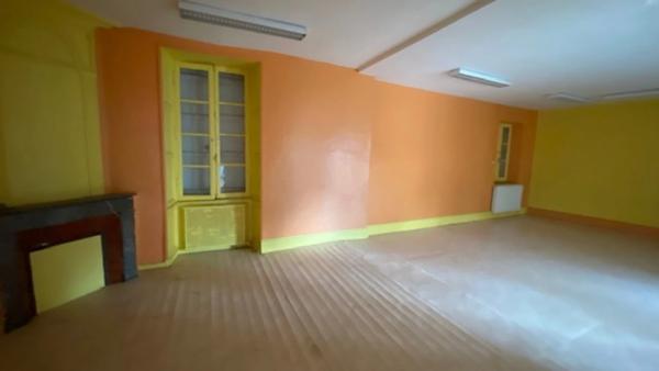 Dpt Charente (16), à vendre BARBEZIEUX SAINT HILAIRE immeuble de rapport