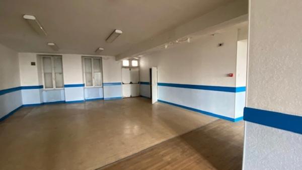 Dpt Charente (16), à vendre BARBEZIEUX SAINT HILAIRE immeuble de rapport