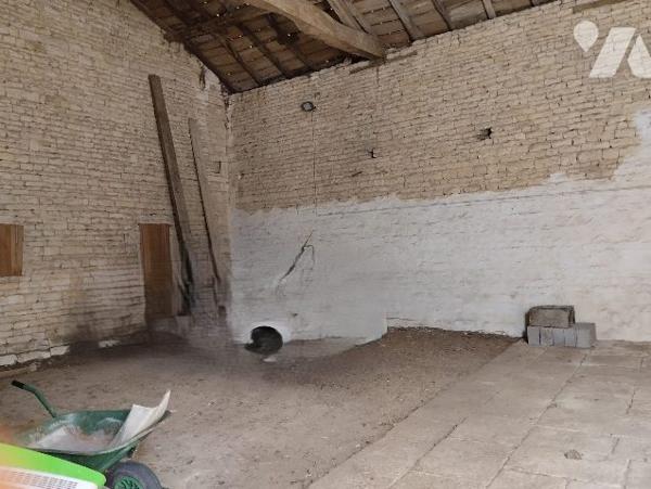 MAISON DE CAMPAGNE A FINIR DE RENOVER
