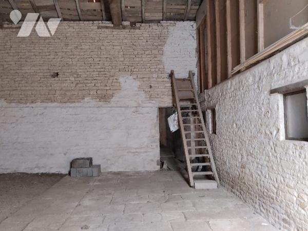 MAISON DE CAMPAGNE A FINIR DE RENOVER