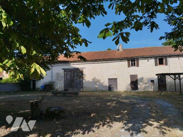 MAISON DE CAMPAGNE A FINIR DE RENOVER