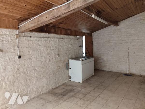 MAISON DE CAMPAGNE A FINIR DE RENOVER