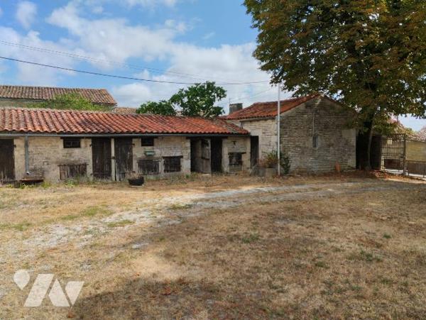 MAISON DE CAMPAGNE A FINIR DE RENOVER