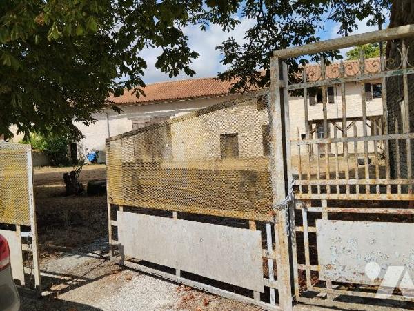 MAISON DE CAMPAGNE A FINIR DE RENOVER