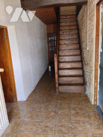 MAISON DE CAMPAGNE A FINIR DE RENOVER