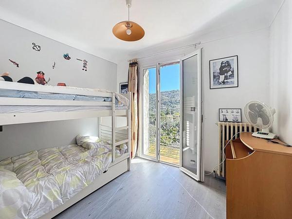 Maison à CHATEAUNEUF-GRASSE, 06740 - 7 pièces 148m²
