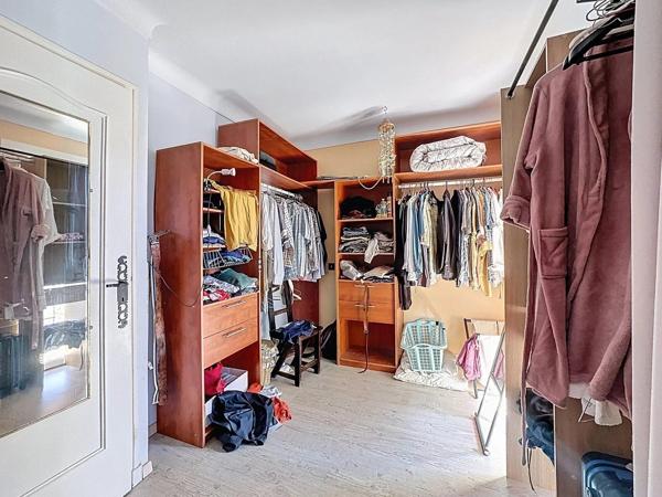 Maison à CHATEAUNEUF-GRASSE, 06740 - 7 pièces 148m²
