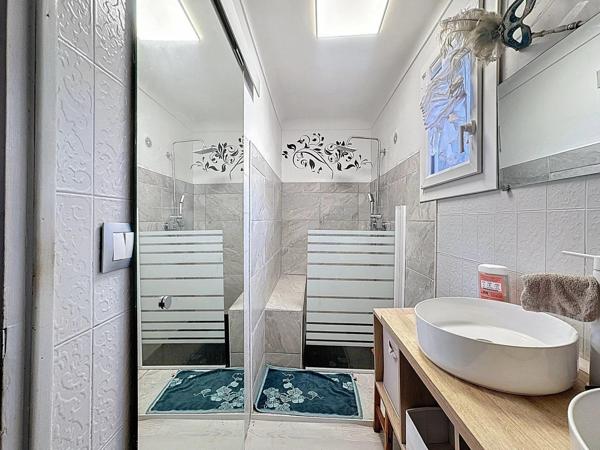 Maison à CHATEAUNEUF-GRASSE, 06740 - 7 pièces 148m²