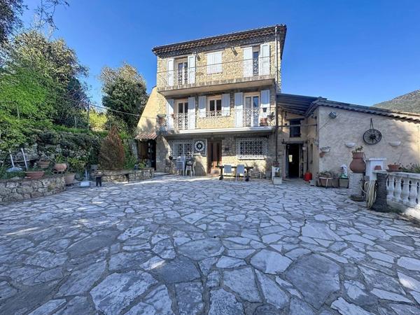 Maison à CHATEAUNEUF-GRASSE, 06740 - 7 pièces 148m²