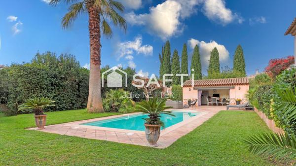 Villa traditionnelle, 7 pièces, piscine et garage