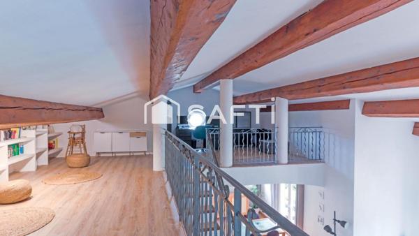 Villa traditionnelle, 7 pièces, piscine et garage