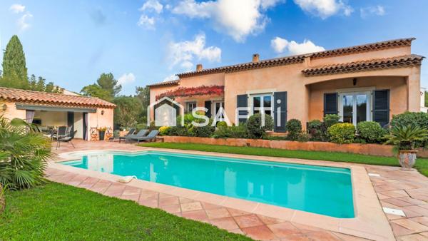 Villa traditionnelle, 7 pièces, piscine et garage