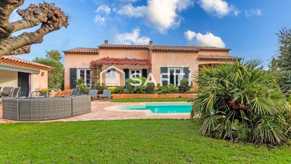 Villa traditionnelle, 7 pièces, piscine et garage