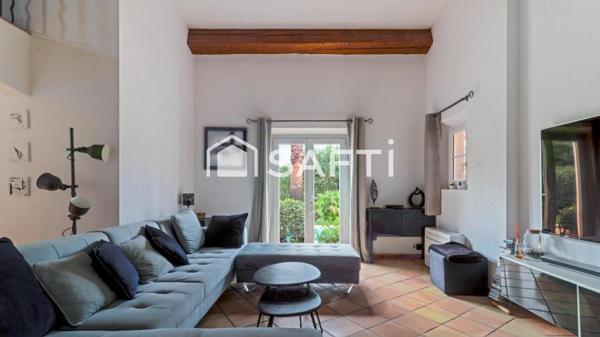 Villa traditionnelle, 7 pièces, piscine et garage