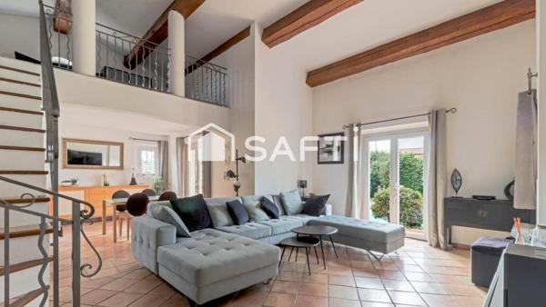 Villa traditionnelle, 7 pièces, piscine et garage