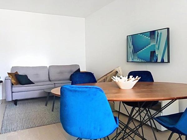 T2 moderne balcon, parking, proche RER / commerces