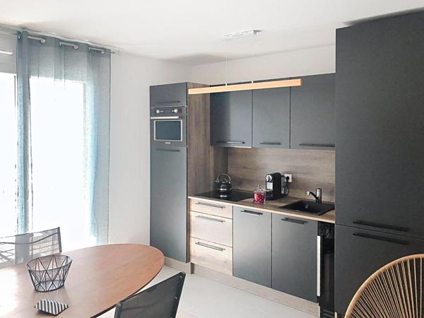 T2 moderne balcon, parking, proche RER / commerces