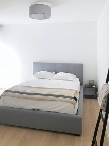 T2 moderne balcon, parking, proche RER / commerces