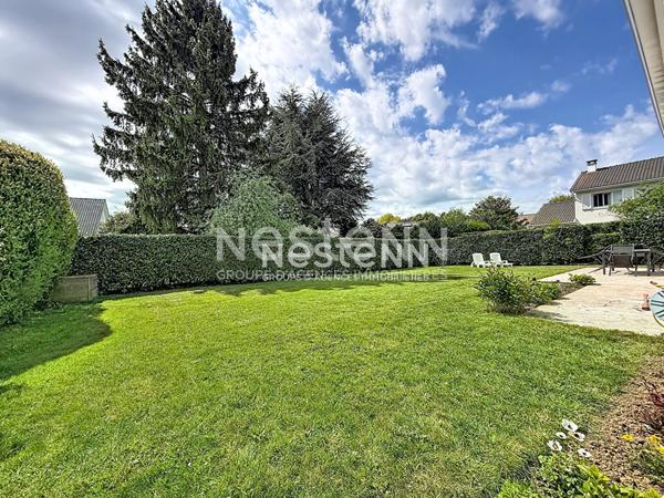 Voisins le Bretonneux quartier CHAMFLEURY : Magnifique maison avec de grandes prestations, 7 pièce(s) 5 chambres, 169m².