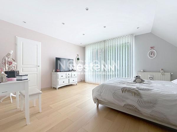 Voisins le Bretonneux quartier CHAMFLEURY : Magnifique maison avec de grandes prestations, 7 pièce(s) 5 chambres, 169m².