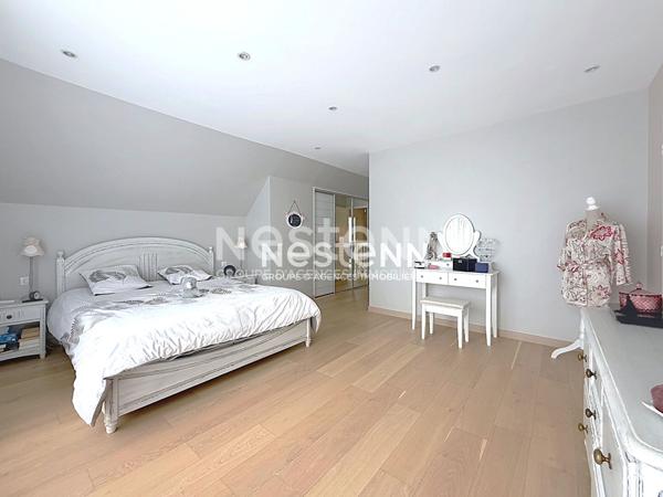 Voisins le Bretonneux quartier CHAMFLEURY : Magnifique maison avec de grandes prestations, 7 pièce(s) 5 chambres, 169m².