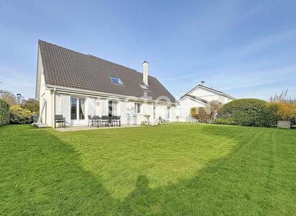Voisins le Bretonneux quartier CHAMFLEURY : Magnifique maison avec de grandes prestations, 7 pièce(s) 5 chambres, 169m².