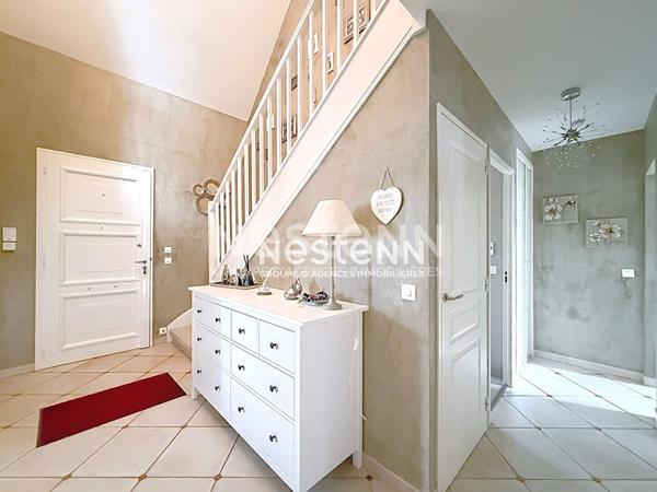 Voisins le Bretonneux quartier CHAMFLEURY : Magnifique maison avec de grandes prestations, 7 pièce(s) 5 chambres, 169m².