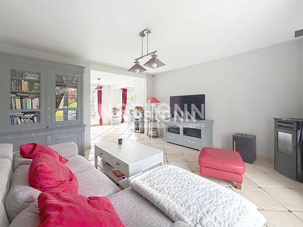 Voisins le Bretonneux quartier CHAMFLEURY : Magnifique maison avec de grandes prestations, 7 pièce(s) 5 chambres, 169m².