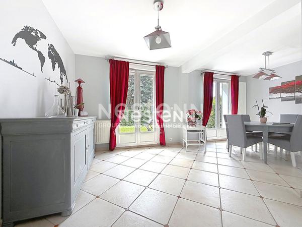 Voisins le Bretonneux quartier CHAMFLEURY : Magnifique maison avec de grandes prestations, 7 pièce(s) 5 chambres, 169m².