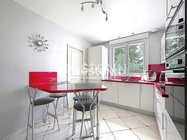 Voisins le Bretonneux quartier CHAMFLEURY : Magnifique maison avec de grandes prestations, 7 pièce(s) 5 chambres, 169m².