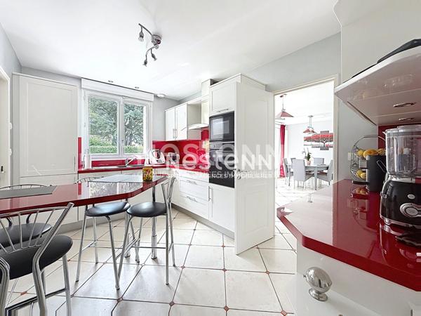 Voisins le Bretonneux quartier CHAMFLEURY : Magnifique maison avec de grandes prestations, 7 pièce(s) 5 chambres, 169m².