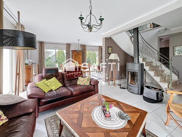 Maison familiale avec piscine – volumes, confort et qualité de vie