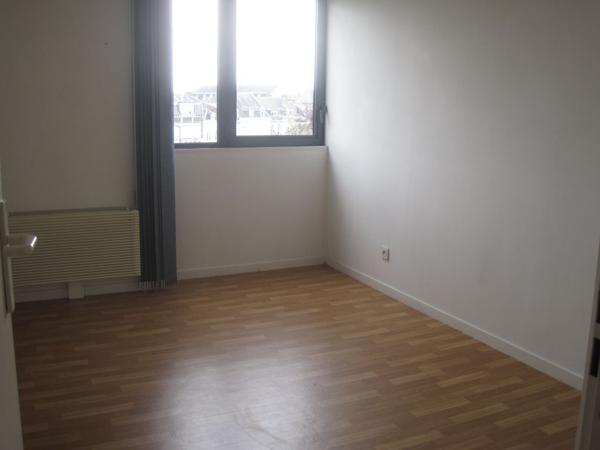 A LOUER APPARTEMENT PROCHE CENTRE VILLE DE ST QUENTIN 02100