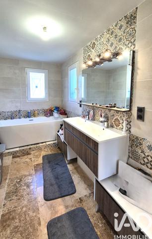 Maison à vendre 5 pièces 137 m² Nîmes-Saint-Césaire