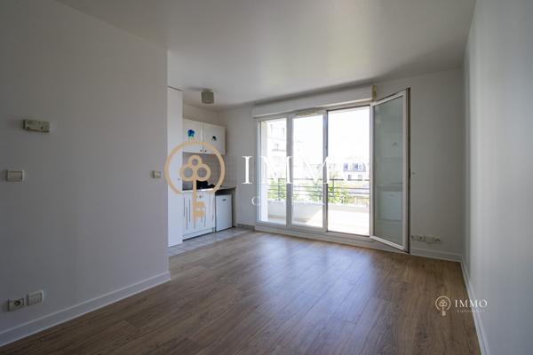 Studio avec balcon, coeur de ville de Bourg La reine