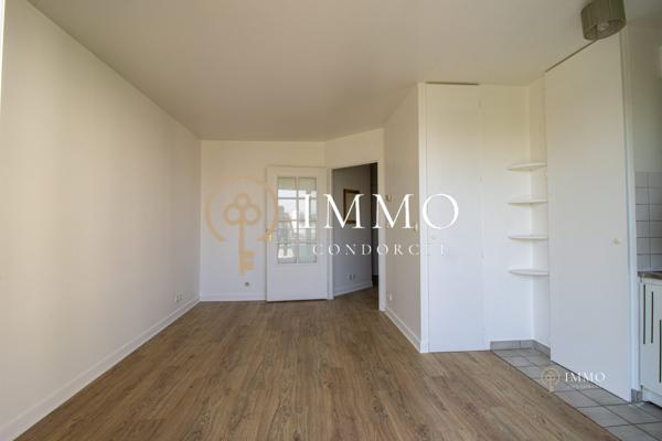Studio avec balcon, coeur de ville de Bourg La reine
