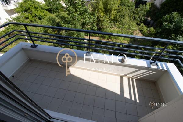 Studio avec balcon, coeur de ville de Bourg La reine