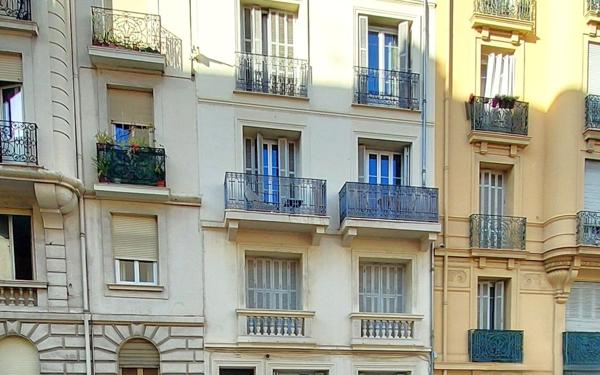 Appartement à vendre    2 pièces • 28 m2 Nice