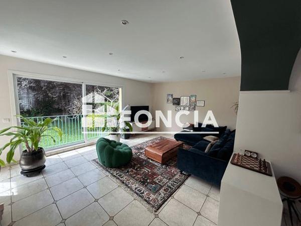 Location Maison 7 pièces 212.7 m² - 4 AVENUE DIDEROT Sceaux 92330