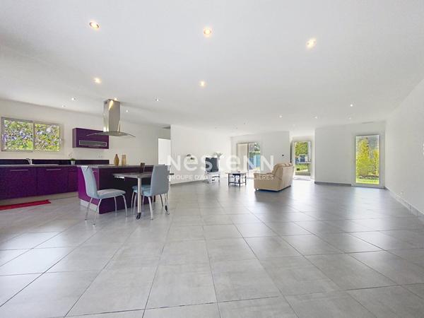 A VENDRE - Roquettes- Maison contemporaine de plain-pied avec piscine et double garage. au calme