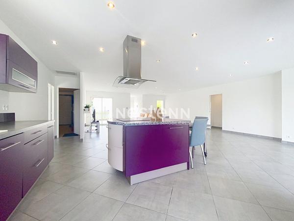 A VENDRE - Roquettes- Maison contemporaine de plain-pied avec piscine et double garage. au calme