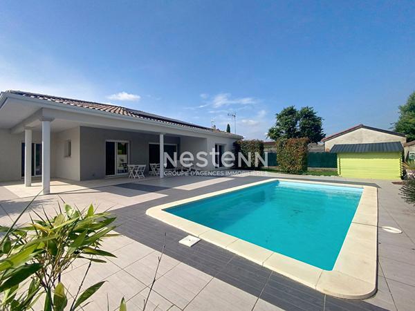 A VENDRE - Roquettes- Maison contemporaine de plain-pied avec piscine et double garage. au calme