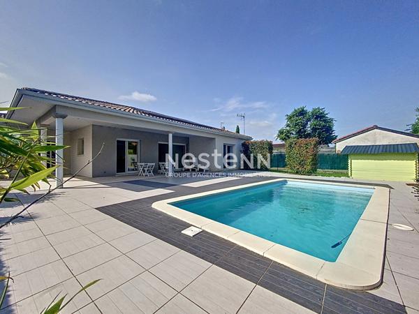 A VENDRE - Roquettes- Maison contemporaine de plain-pied avec piscine et double garage. au calme