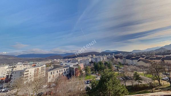 A VENDRE -Appartement Loue a Echirolles Agreable 4P+C sur large balcon , 3 chambres