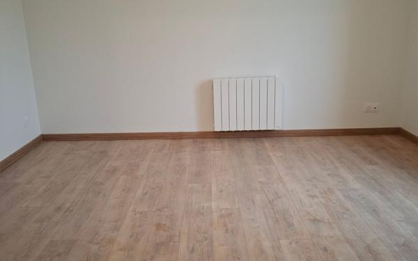 Maison à louer    5 pièces •  Crouttes-sur-Marne