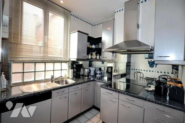 IMMEUBLE D HABITATION HYPER CENTRE AVEC LOCAL COMMERCIAL RDC ET APPARTEMENT EN TRIPLEX 5 CHAMBRES